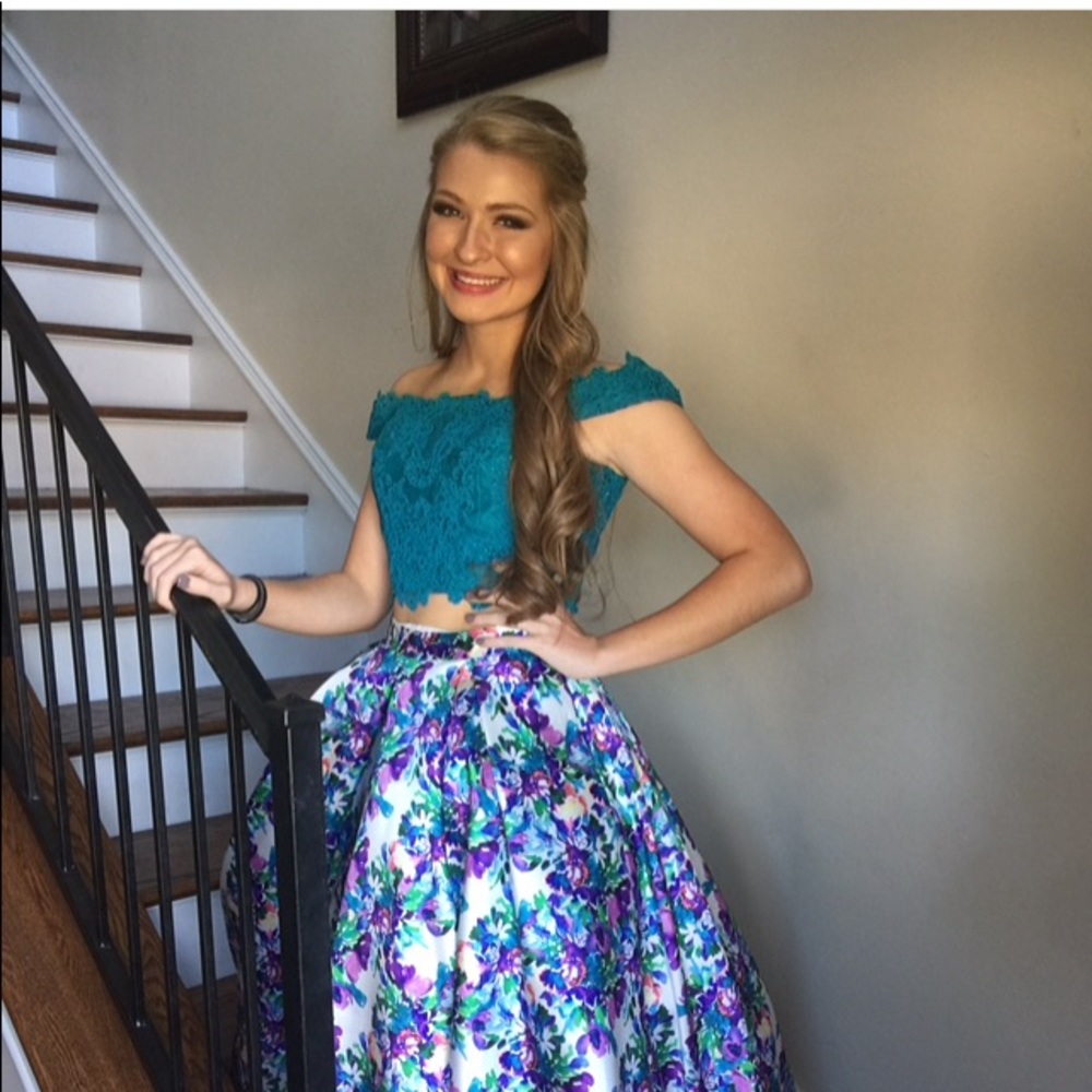 Gorgeous Ellie Wilde two piece!!! OBO